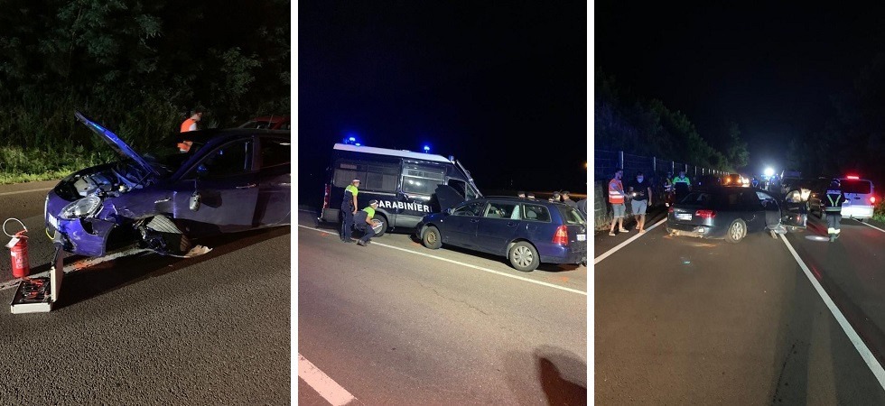 Prima il frontale fra due auto, poi lo scontro con il mezzo dei carabinieri
